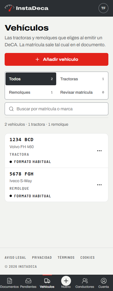 Listado de vehículos de una flota en InstaDeca, con tractoras y remolques